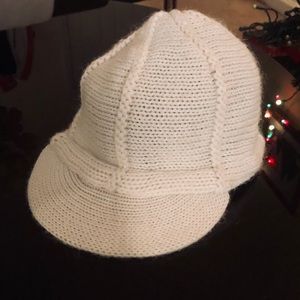 Gap Cream/Off-White Wool Blend Beanie. NWT.